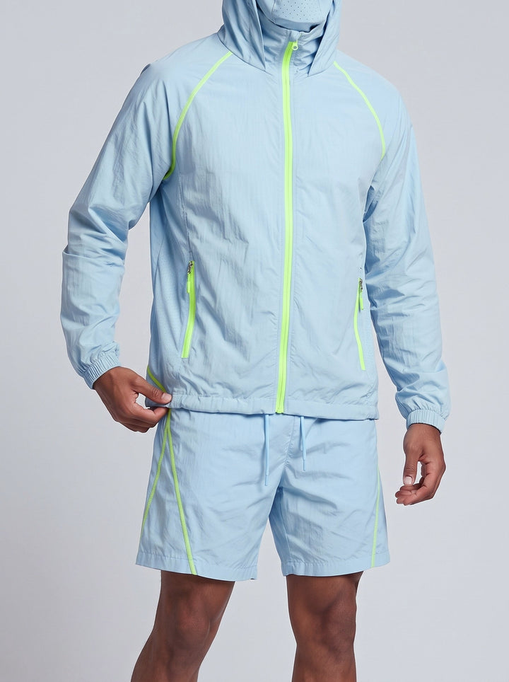Ensemble veste à capuche et short, porté