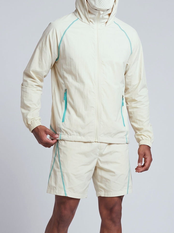 Ensemble veste à capuche et short, porté