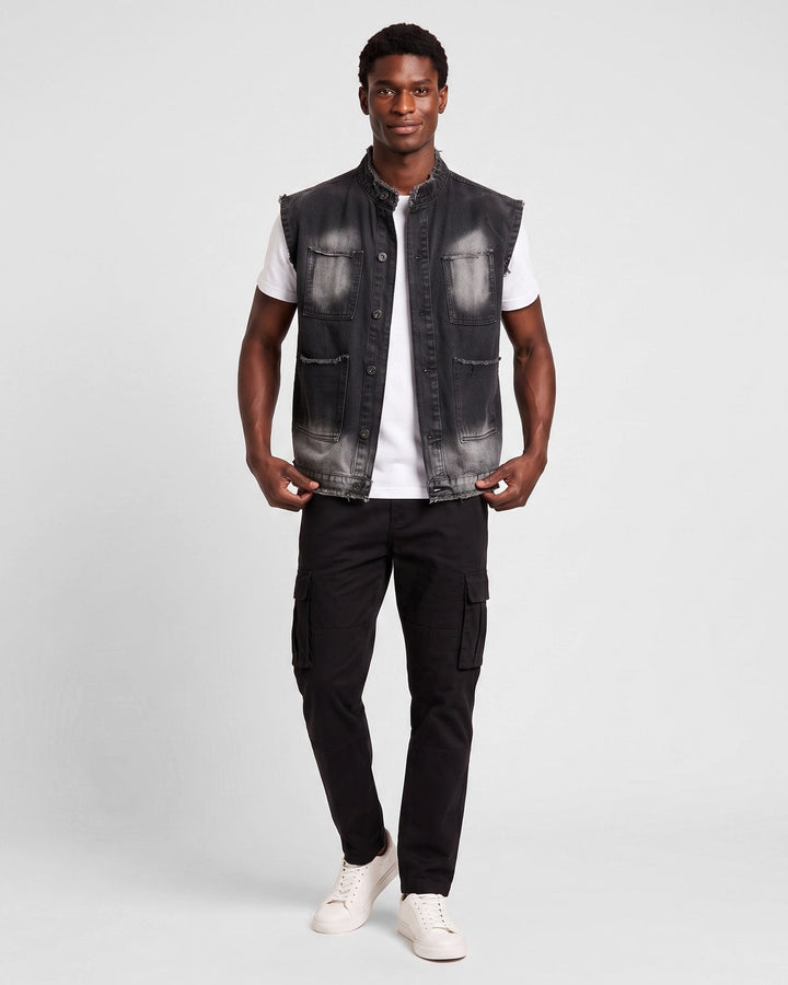 Gilet en denim sans manches noir délavé — vue portée en pied