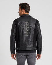 Blouson noir à motifs de dragons brodés, vue portée de dos