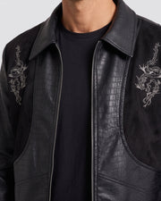 Blouson noir à motifs de dragons brodés, gros plan des broderies