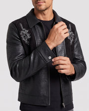 Blouson noir à motifs de dragons brodés, détail du poignet