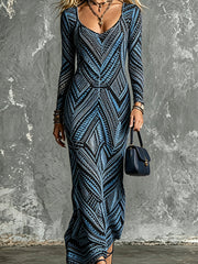 Robe maxi bleue et noire, gros plan de l'imprimé
