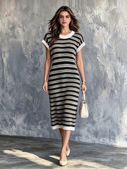 Robe midi rayée noire et blanche, vue d'ensemble de face