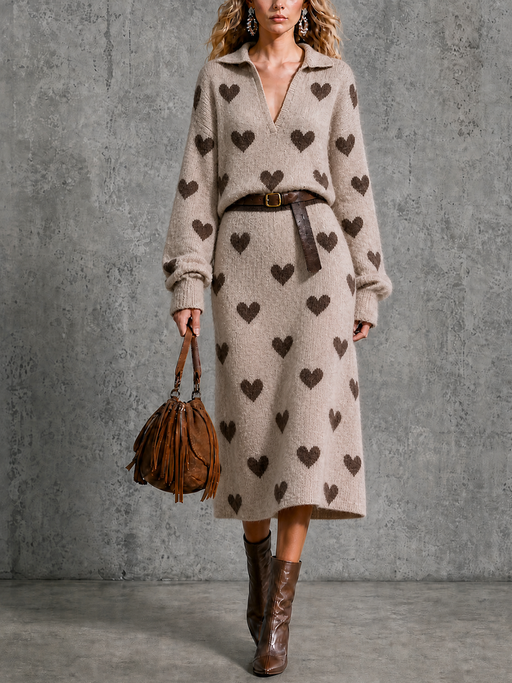 Robe beige aux cœurs bruns, vue de face