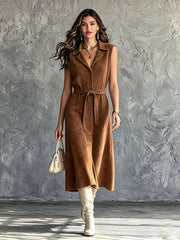 Robe midi brune ceinturée, vue d'ensemble de face