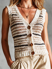 Gilet rayé blanc beige noir — gros plan des rayures, des boutons marron foncé et de la maille crochetée