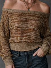 Pull rayé marron épaules dénudées — gros plan de la maille chinée et de l'encolure large