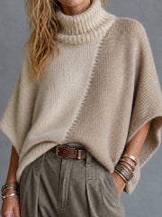 Poncho crème taupe col montant — gros plan de la couture en diagonale et du col roulé épais