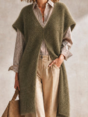 Gilet long vert olive à col V et ouverture devant — détail du modèle.