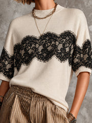 Pull crème noir col montant — vue portée de trois-quarts, dentelle noire en contraste