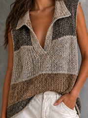 Gilet taupe brun col V — gros plan du col et des rayures horizontales en maille épaisse