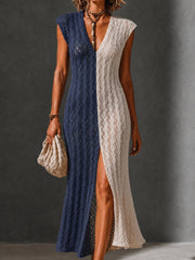 Robe maxi marine et crème, gros plan de la maille