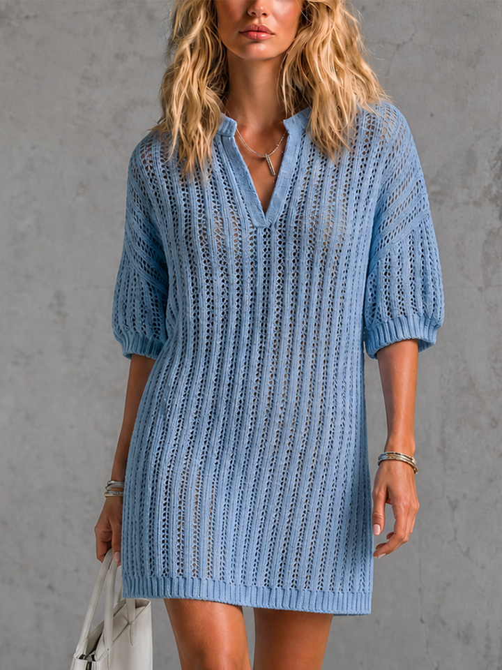 Robe mini bleue ajourée, vue de face