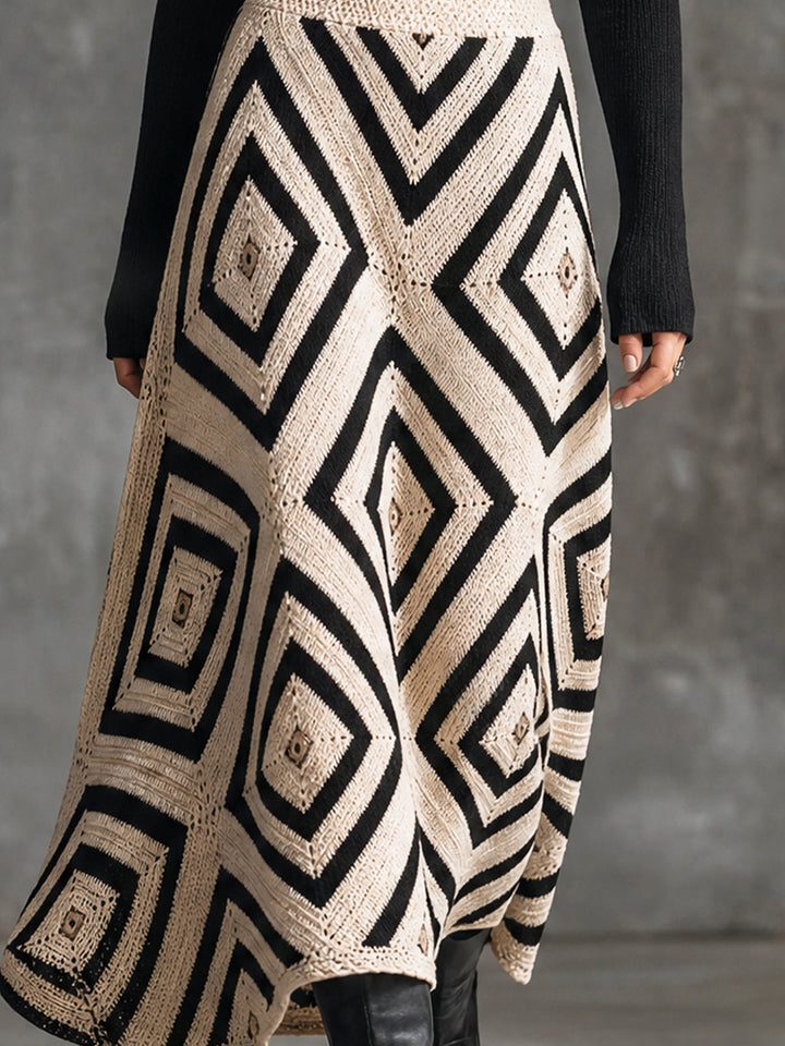 Jupe longue jacquard crème et noire, gros plan du jacquard
