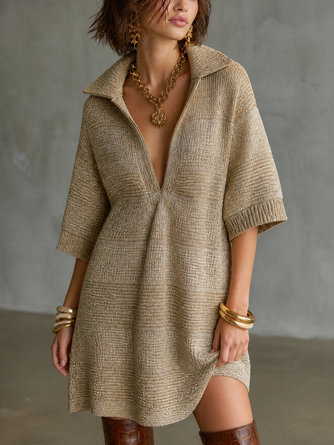 Robe mini dorée à revers, vue de face