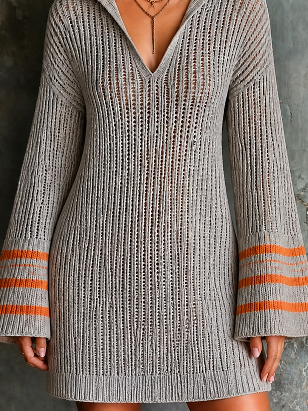 Robe mini grise, gros plan de la maille
