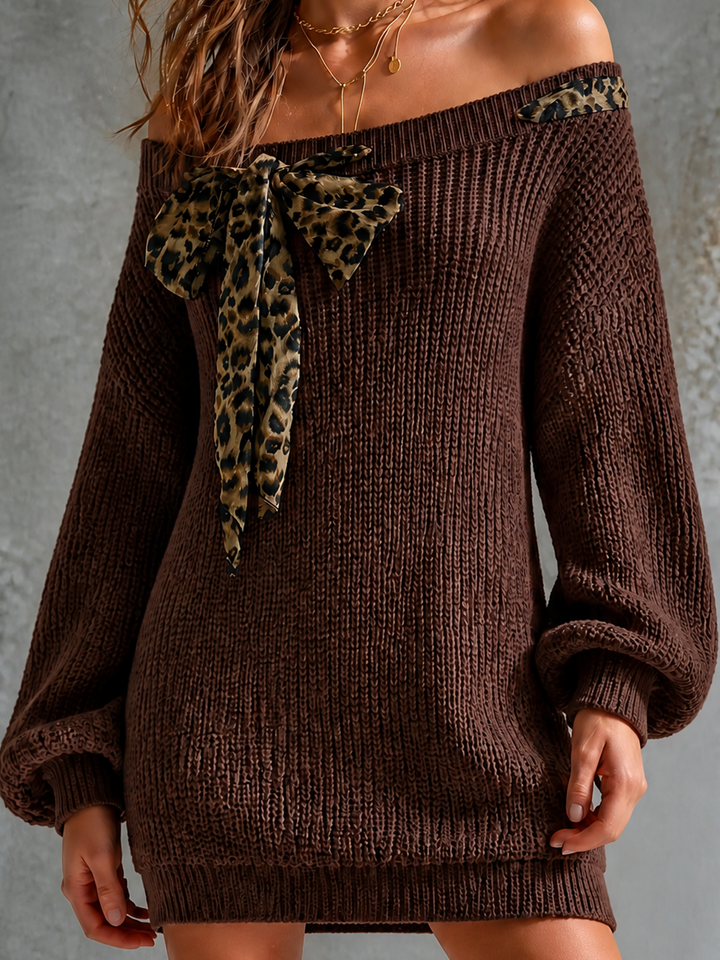 Robe brune au nœud léopard, gros plan du nœud léopard