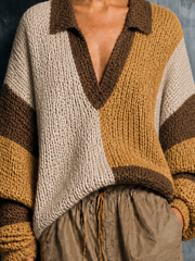 Pull tricolore beige jaune brun — gros plan du haut du pull et des panneaux de maille