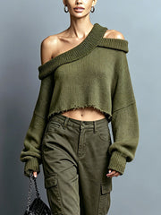 Pull court kaki asymétrique — vue portée de face, pantalon cargo vert olive