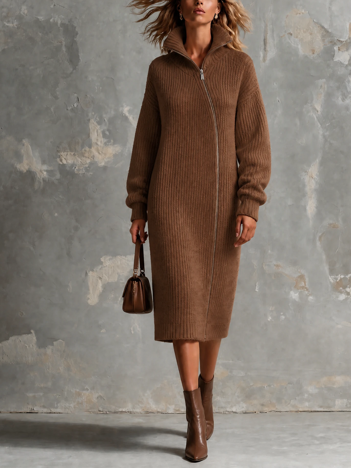 Robe en maille brune zippée, vue de face