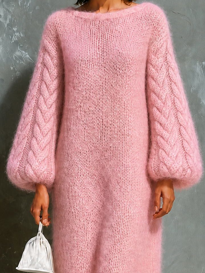 Robe en maille rose, gros plan des manches torsadées