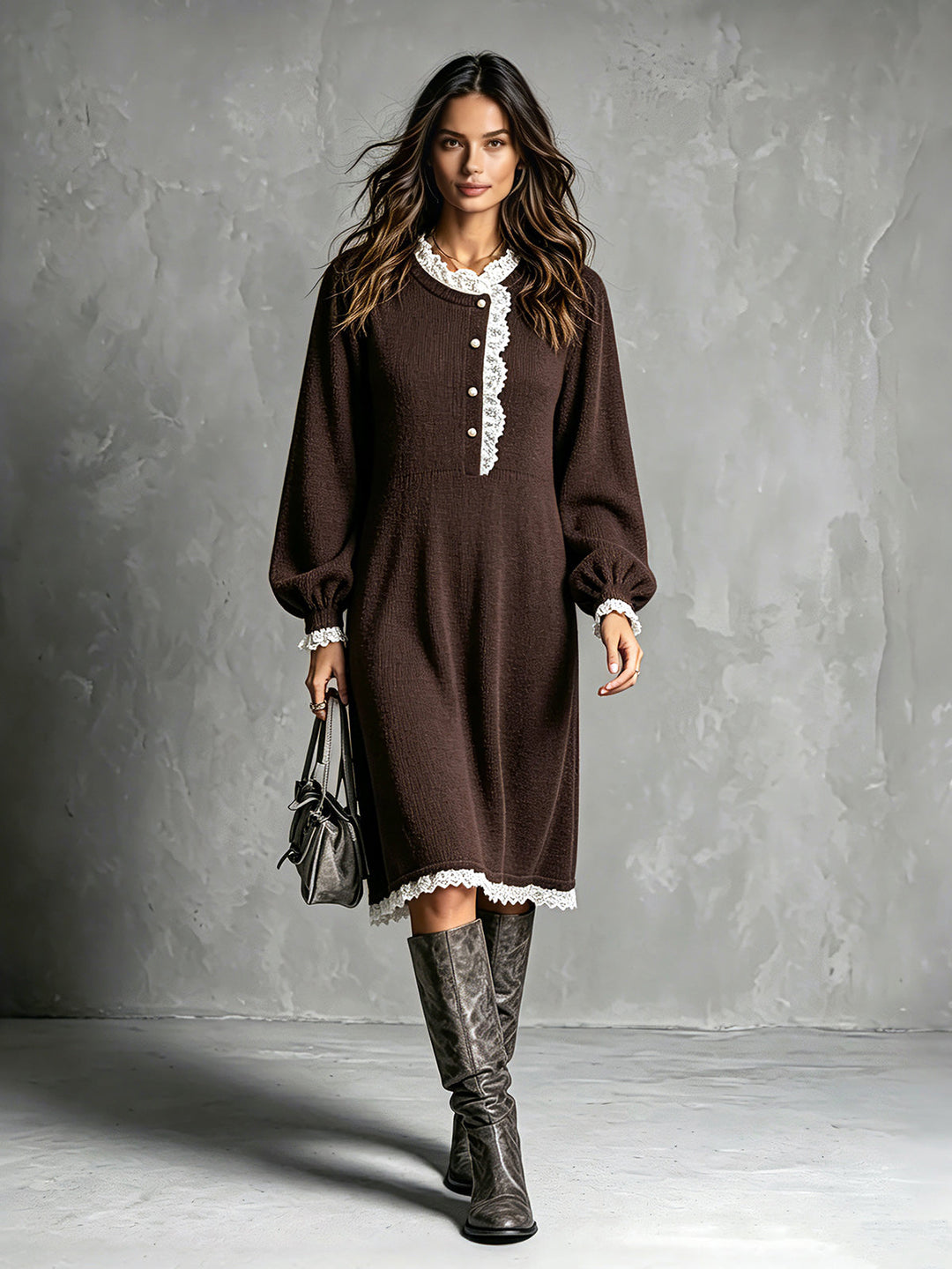 Robe en maille brune, vue d'ensemble de face