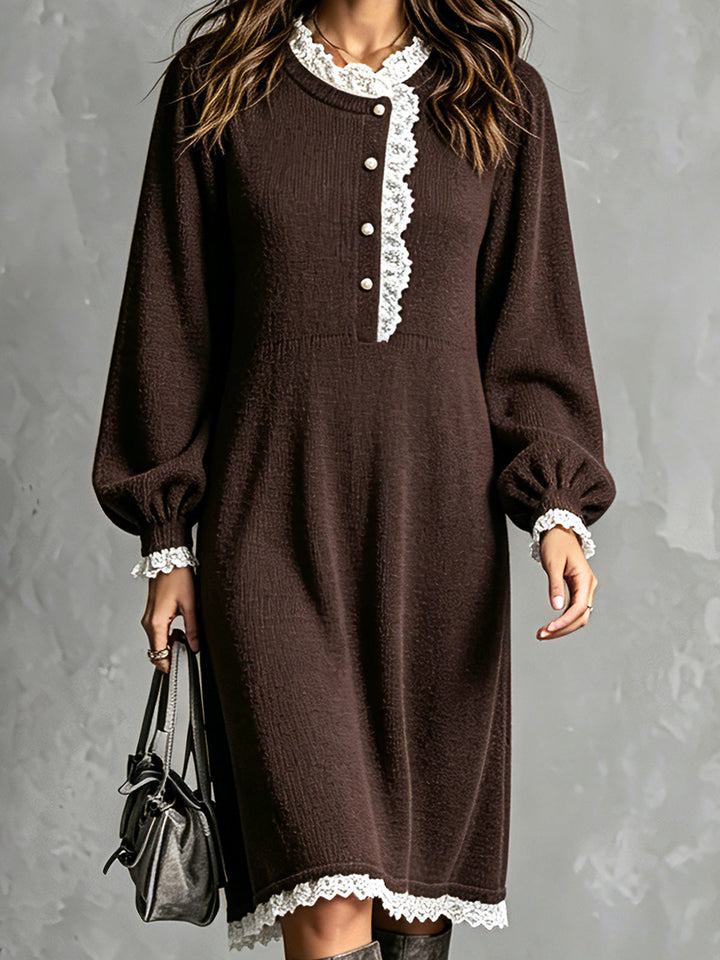 Robe en maille brune, vue rapprochée de face