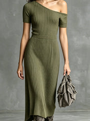 Robe midi vert militaire, vue rapprochée de face