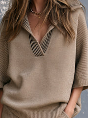 Pull camel col polo — gros plan de l'encolure en V cranté et de la maille