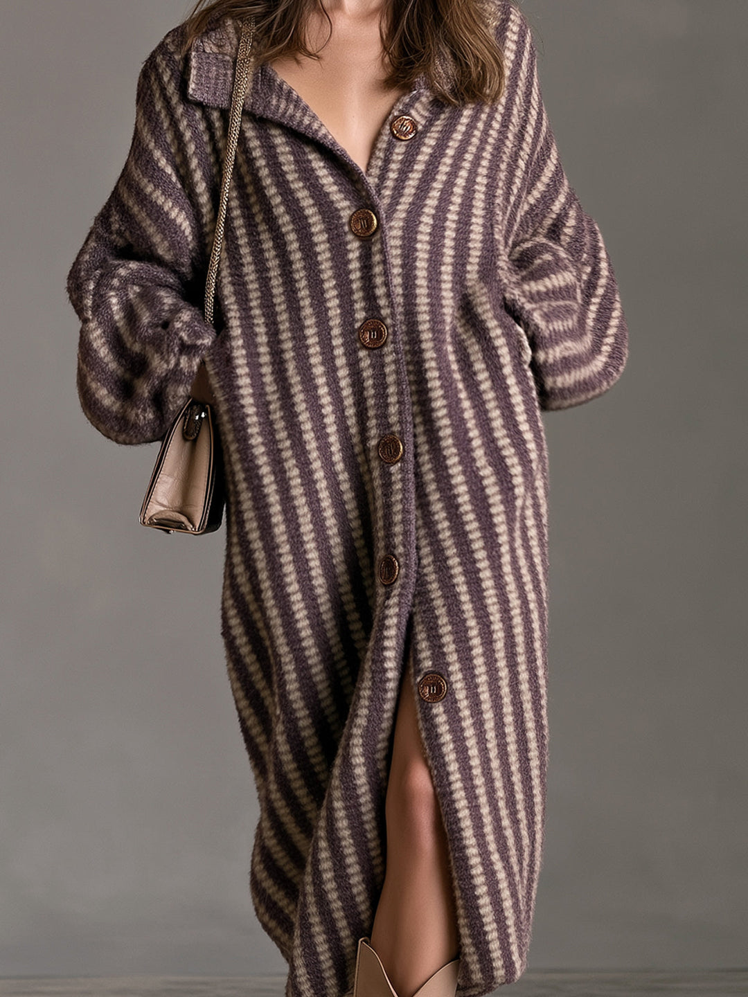 Robe rayée prune et beige, vue rapprochée de face