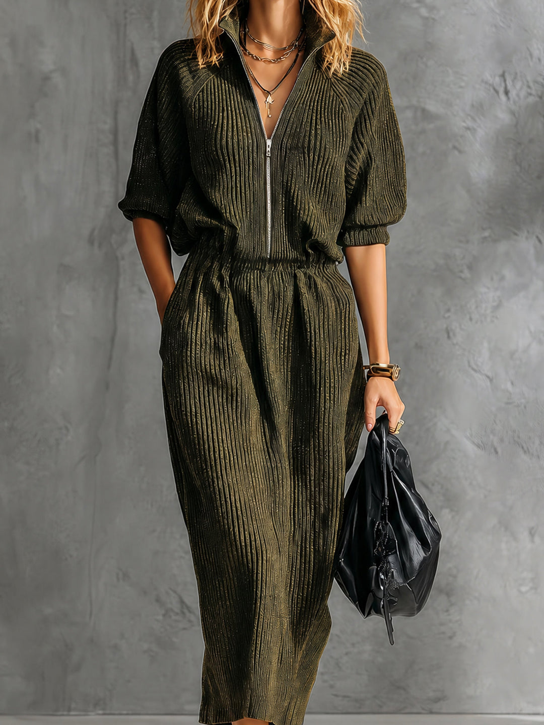 Robe midi vert militaire, vue rapprochée de face