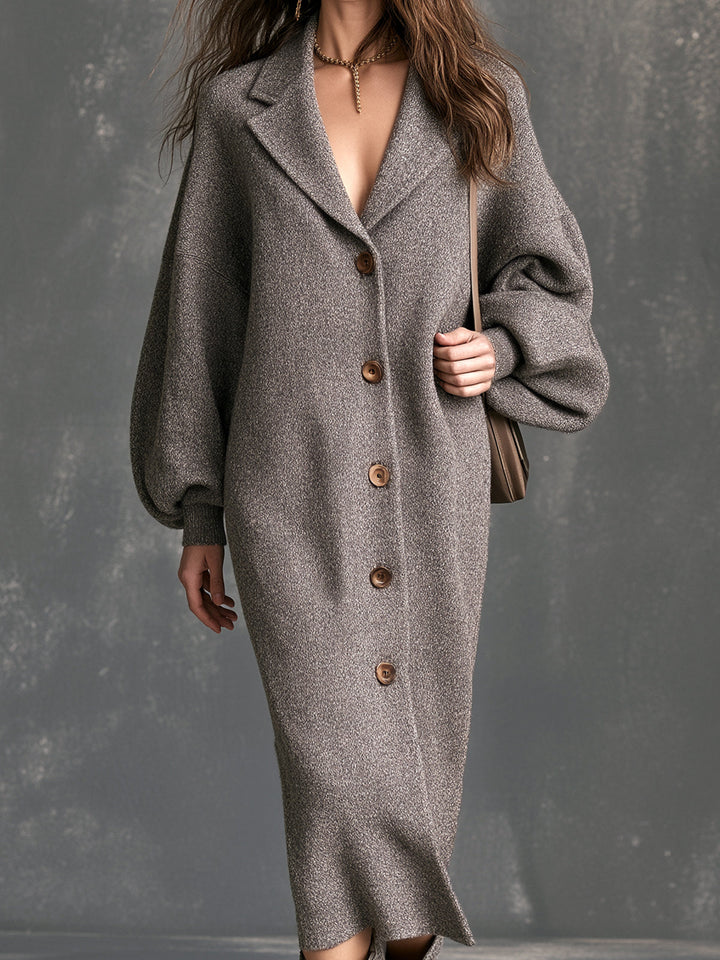 Robe grise à col tailleur, vue rapprochée de face