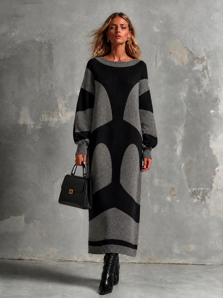 Robe longue grise et noire, vue d'ensemble de face