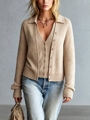 Cardigan camel effet superposé — vue portée de face, cadrée à la taille, jean clair