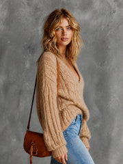 Pull camel torsadé col V — vue portée de profil