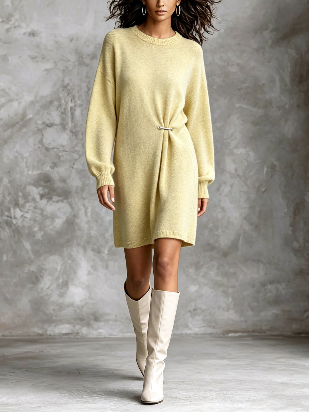 Robe-pull jaune pâle, vue de face