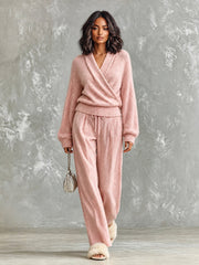 Ensemble rose pull croisé — vue portée en pied, autre pose
