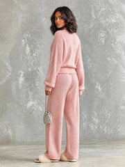 Ensemble rose pull croisé — vue portée de dos, pantalon large