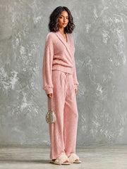 Ensemble rose pull croisé — vue portée de trois-quarts, de côté