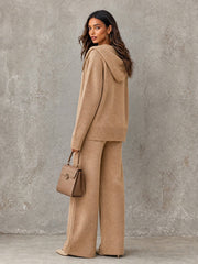 Ensemble cardigan zippé et pantalon — vue portée de dos, capuche et pantalon fluide