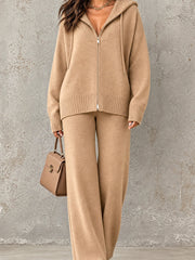 Ensemble cardigan zippé et pantalon — vue rapprochée de face, haut à demi-zip et pantalon assorti