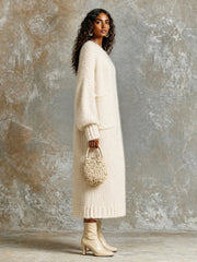 Robe longue crème poche plaquée — vue portée de profil, coupe droite