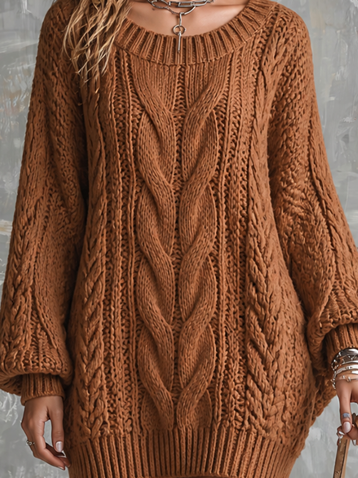 Robe-pull caramel à torsades, gros plan des torsades