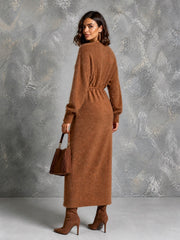 Robe longue caramel col V — vue portée de dos