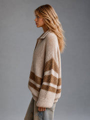 Pull camel brun rayé — vue portée de profil, rayures continues sur la manche