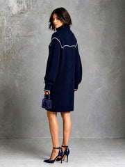 Robe-pull marine à liserés blancs — vue portée de dos