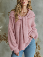 Pull rose poudré épaules tombantes — vue portée de face, mains à la taille, jean clair