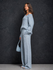 Ensemble pull asymétrique pantalon droit — vue portée de profil, tombé de la maille