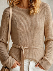 Pull camel à nouer — gros plan de la maille et de la ceinture nouée